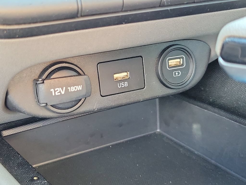 Used 2023 Hyundai Elantra SEL FWD image 27