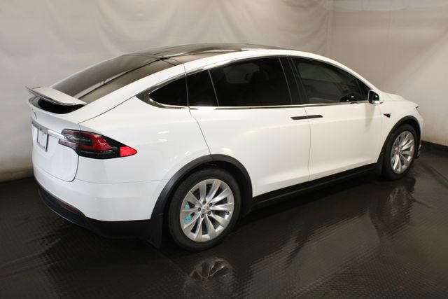 Used 2018 Tesla Model X 75D image 10