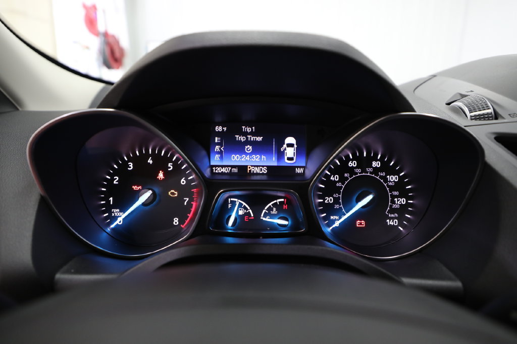 Used 2018 Ford Escape SE w/ SE Sync 3 Package AWD/4WD image 17