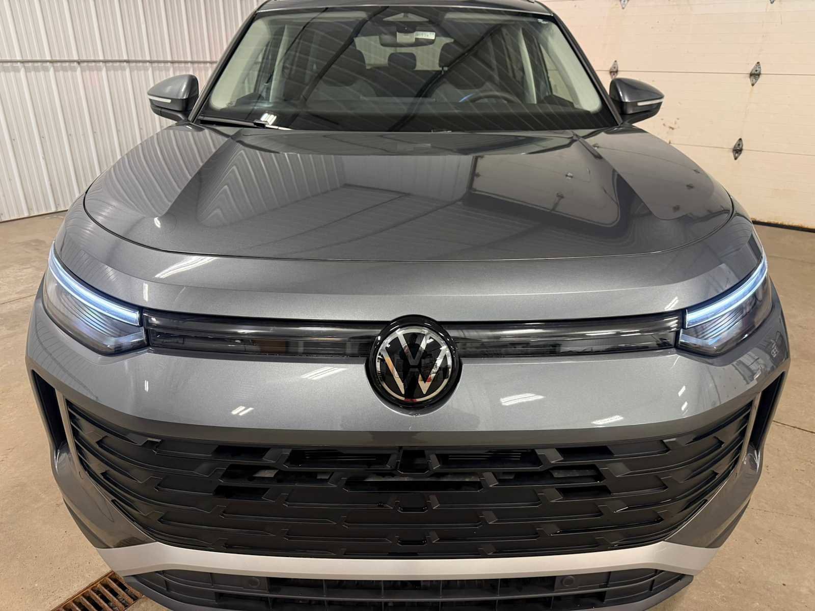 Certified 2025 Volkswagen Tiguan S image 3