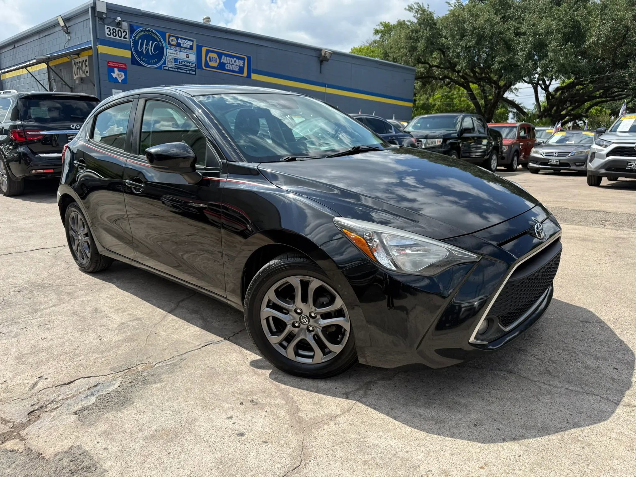 Used 2020 Toyota Yaris LE FWD image 1