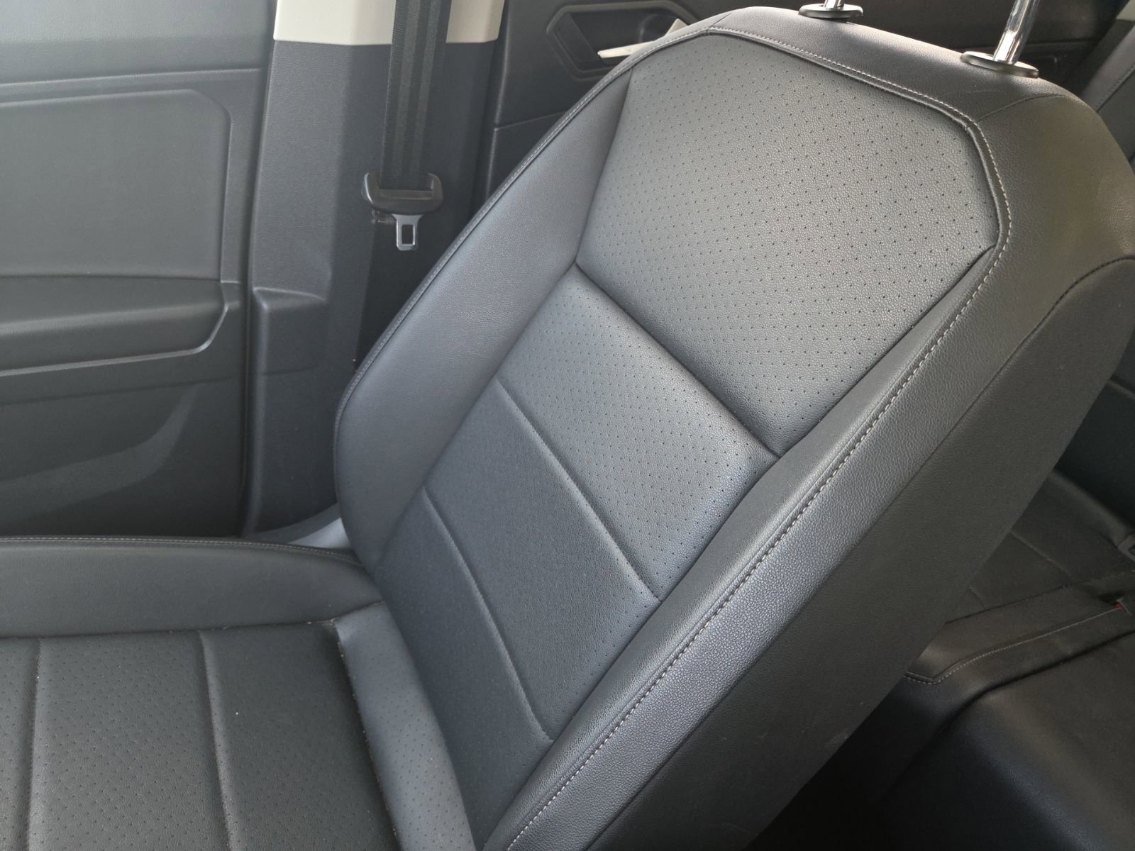 Used 2020 Volkswagen Tiguan SE w/ Panoramic Sunroof Package AWD/4WD image 17