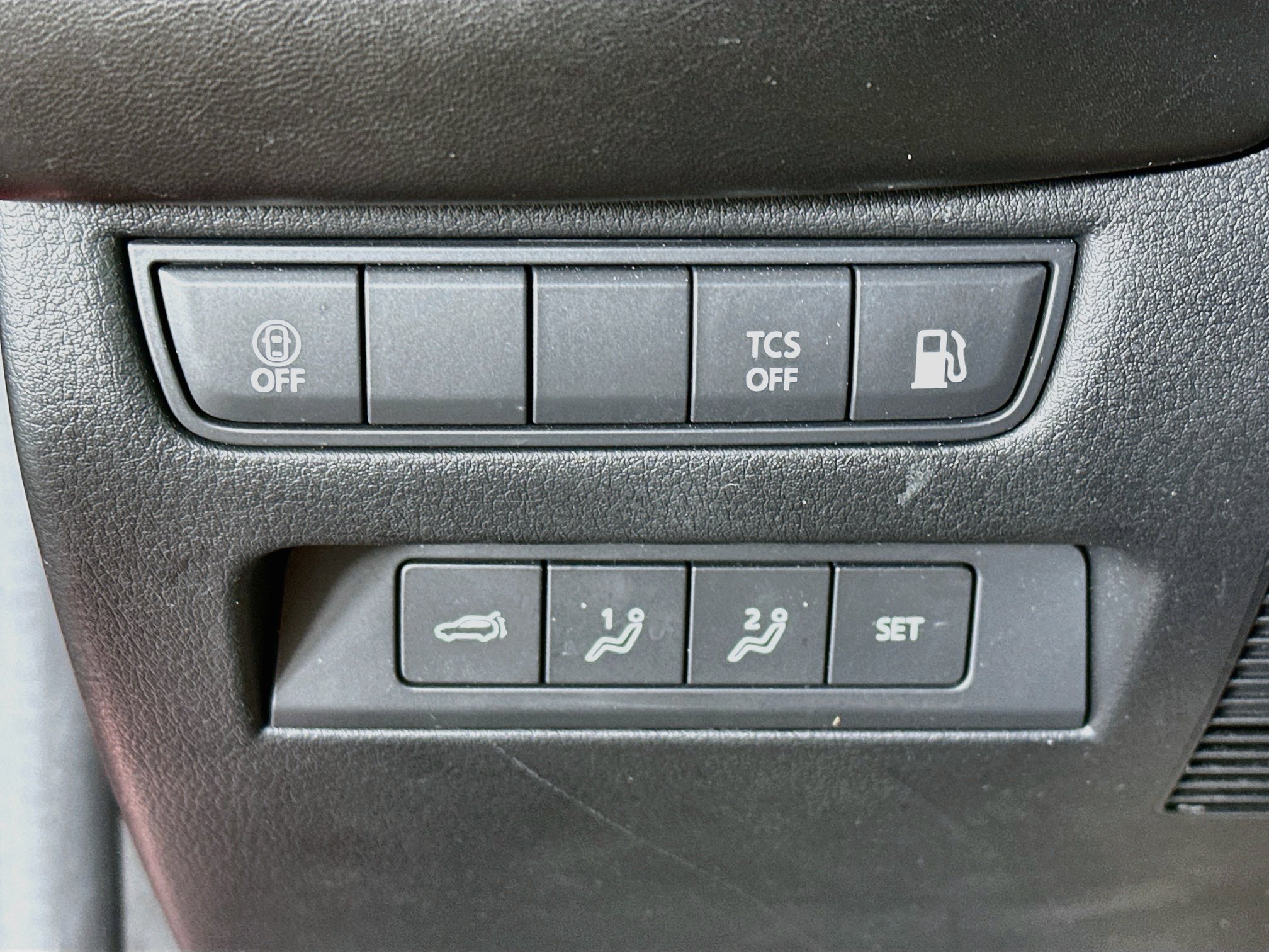 Used 2025 MAZDA CX-50 AWD 2.5 Hybrid w/ Premium Pkg image 17