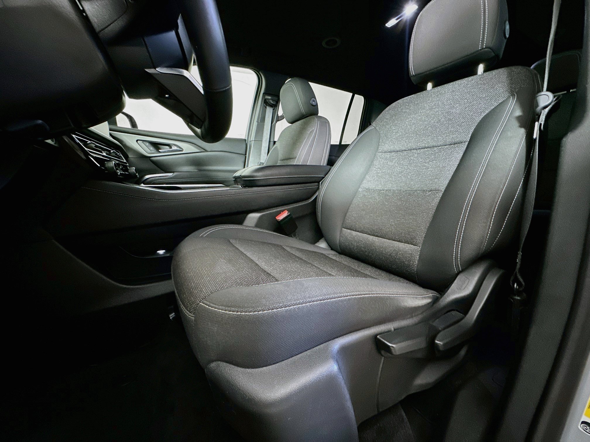 Used 2024 Chevrolet Traverse LS FWD image 13
