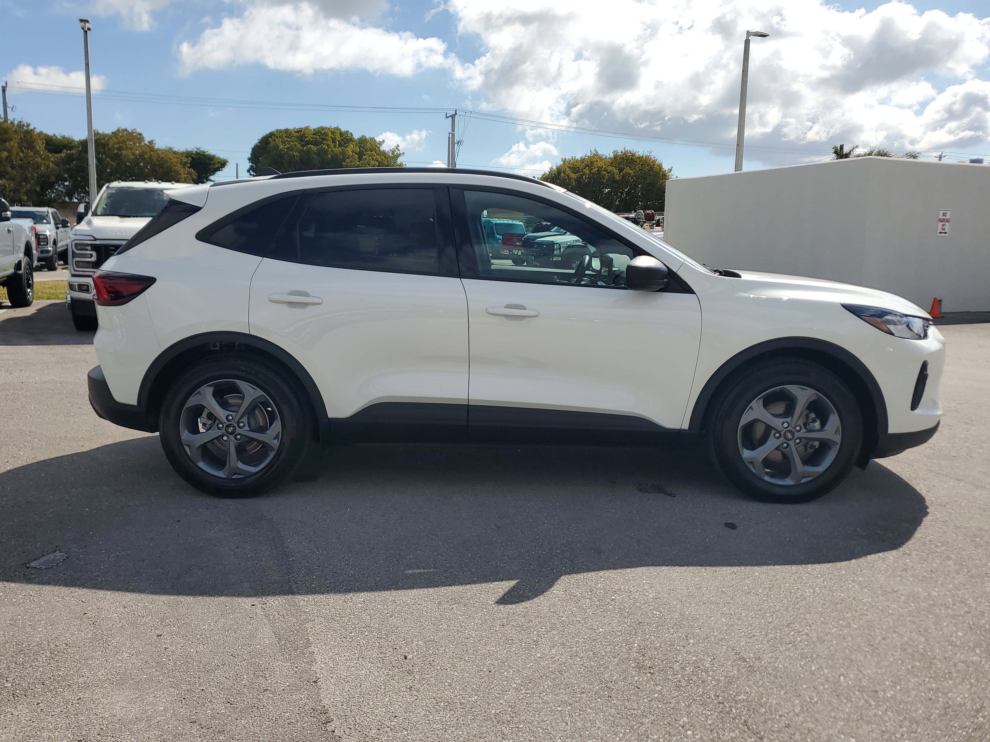 Used 2025 Ford Escape ST-Line w/ Equipment Group 301A image 4