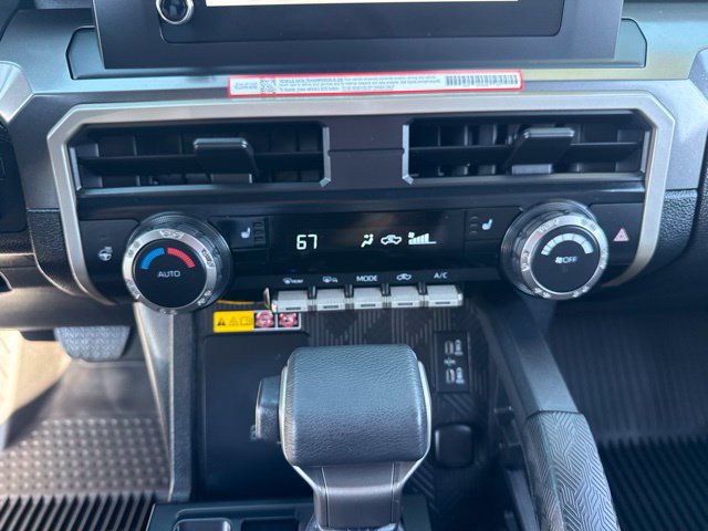Used 2025 Toyota Tacoma SR5 AWD/4WD image 15