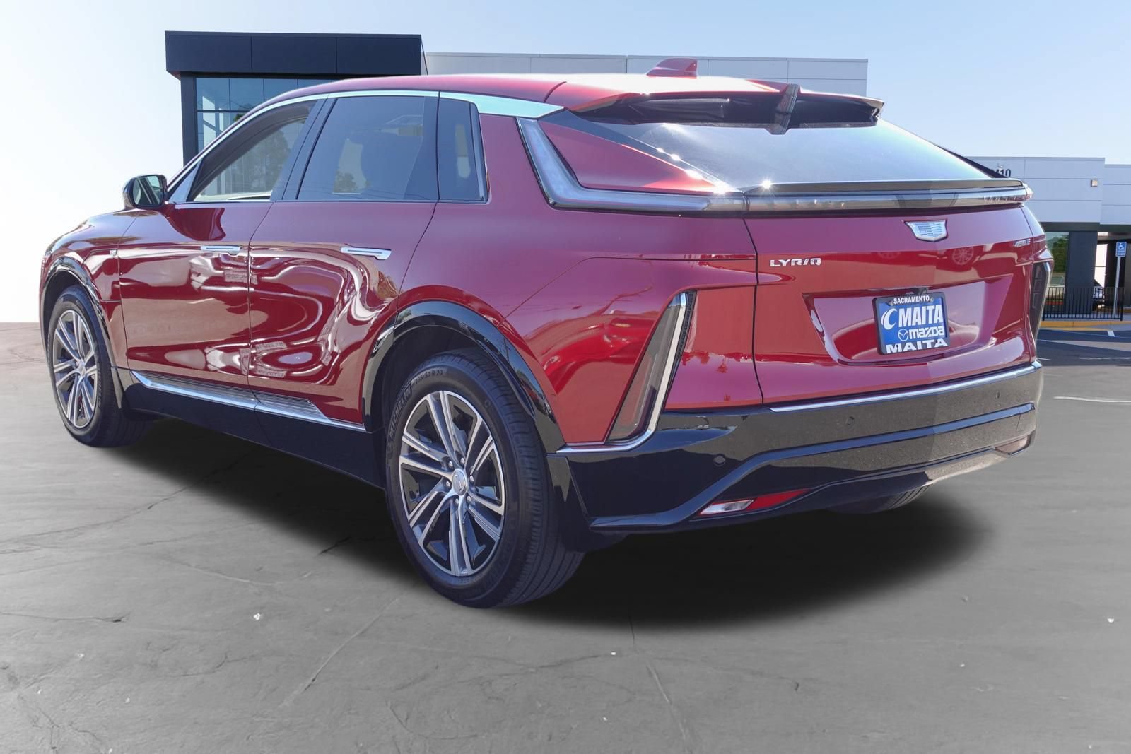 Used 2024 Cadillac Lyriq Luxury w/ LPO, Floor Liner Package RWD image 5