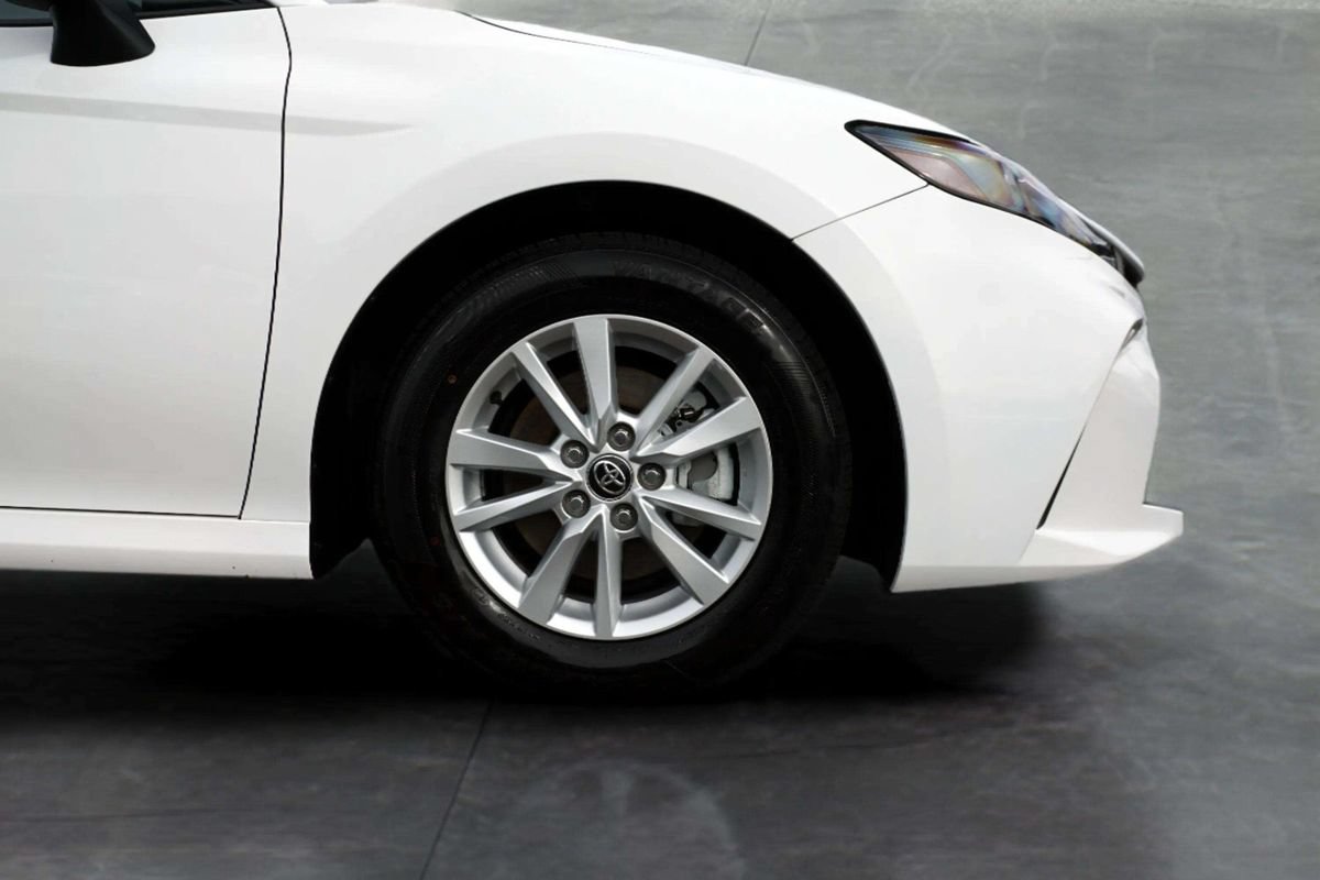 Used 2025 Toyota Camry LE FWD image 9
