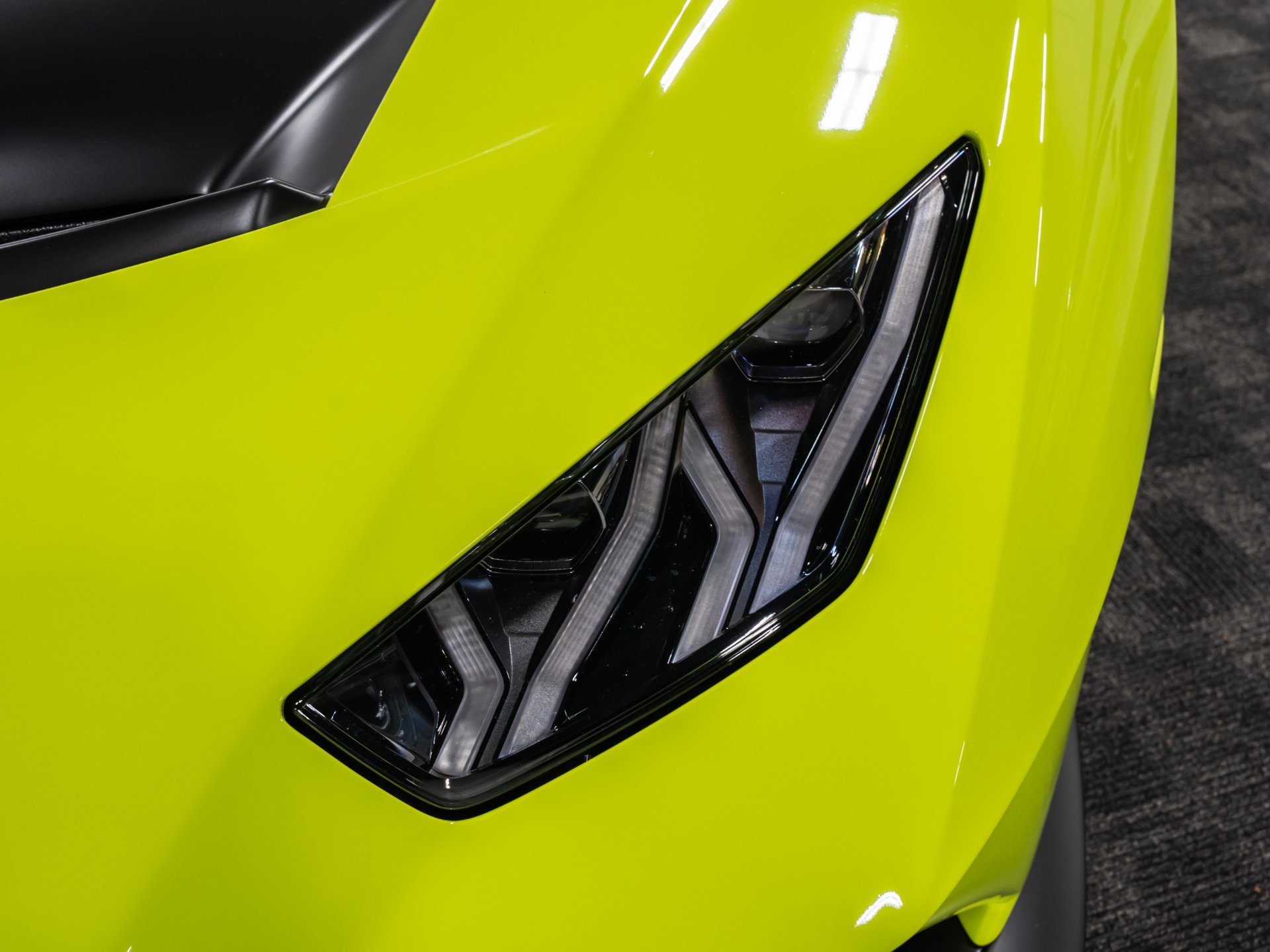 Used 2023 Lamborghini Huracan STO RWD image 17
