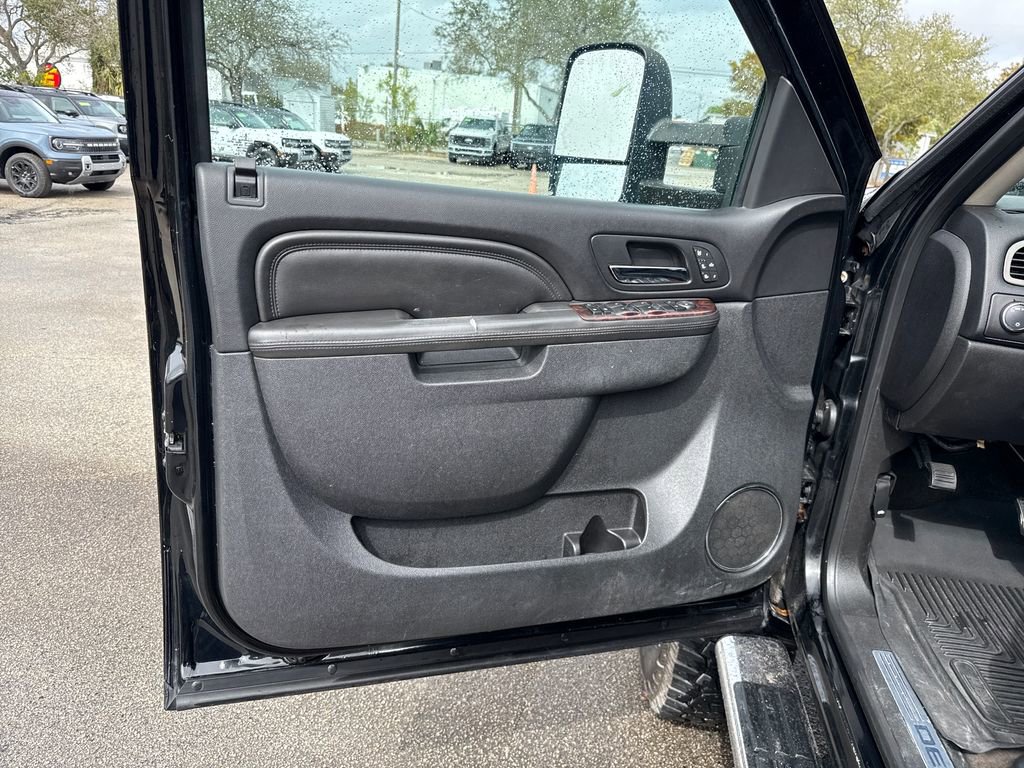 Used 2014 GMC Sierra 2500 Denali w/ Suspension Package, Off-Road image 12