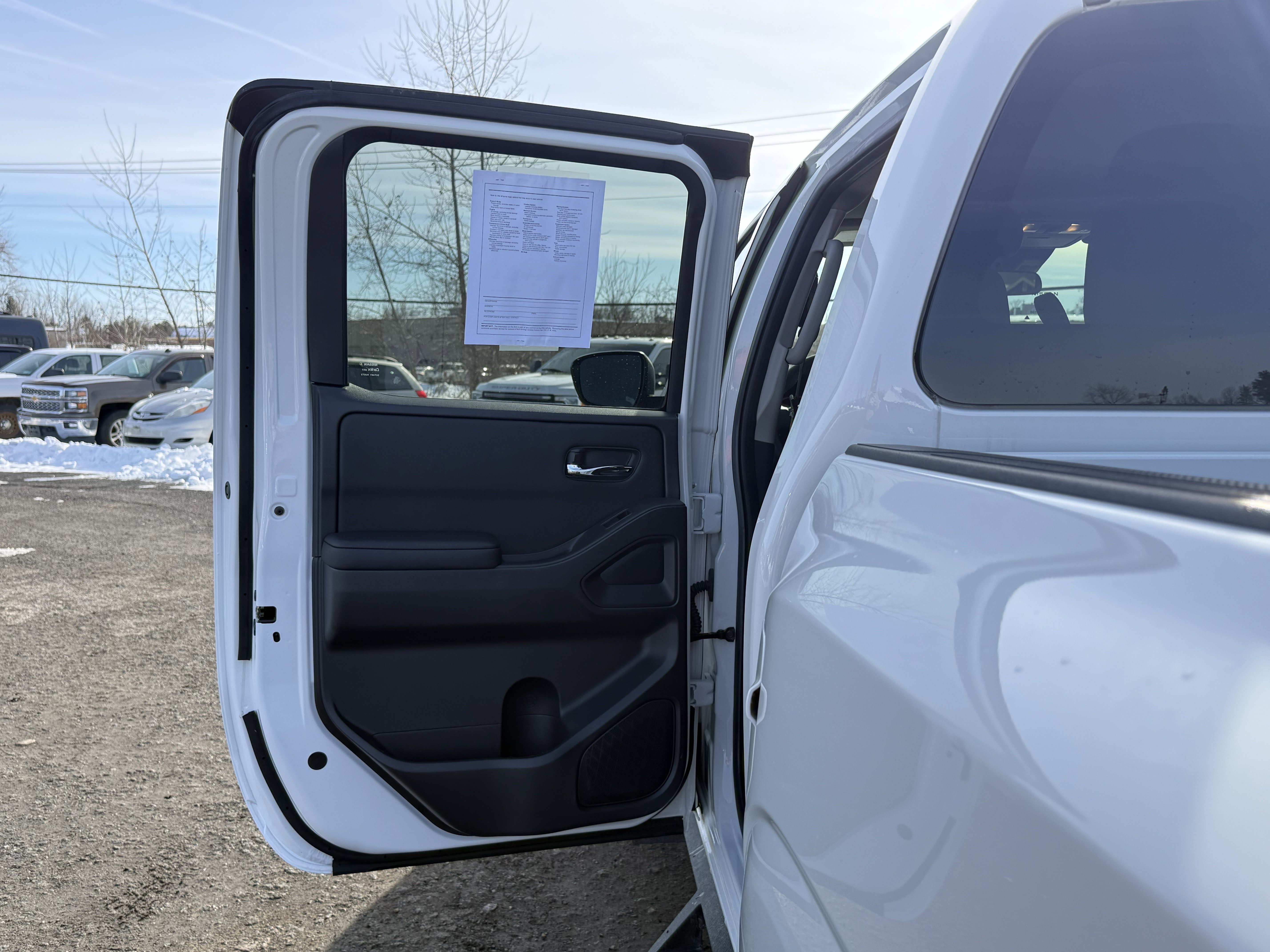 Used 2025 Nissan Frontier SV w/ SV Convenience Package image 27