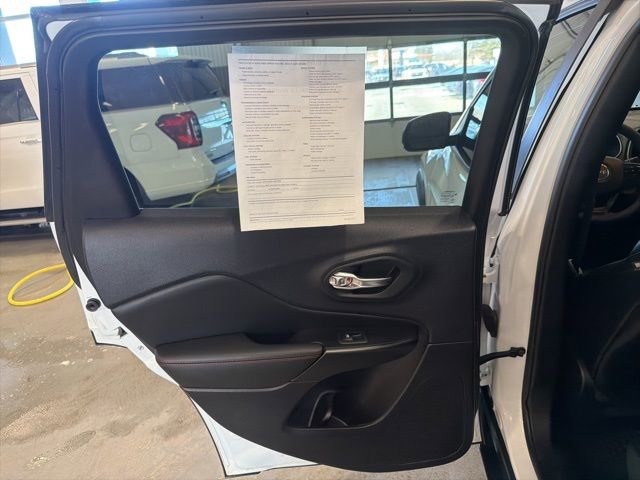 Used 2022 Jeep Cherokee Trailhawk w/ Premium Leather Package image 11