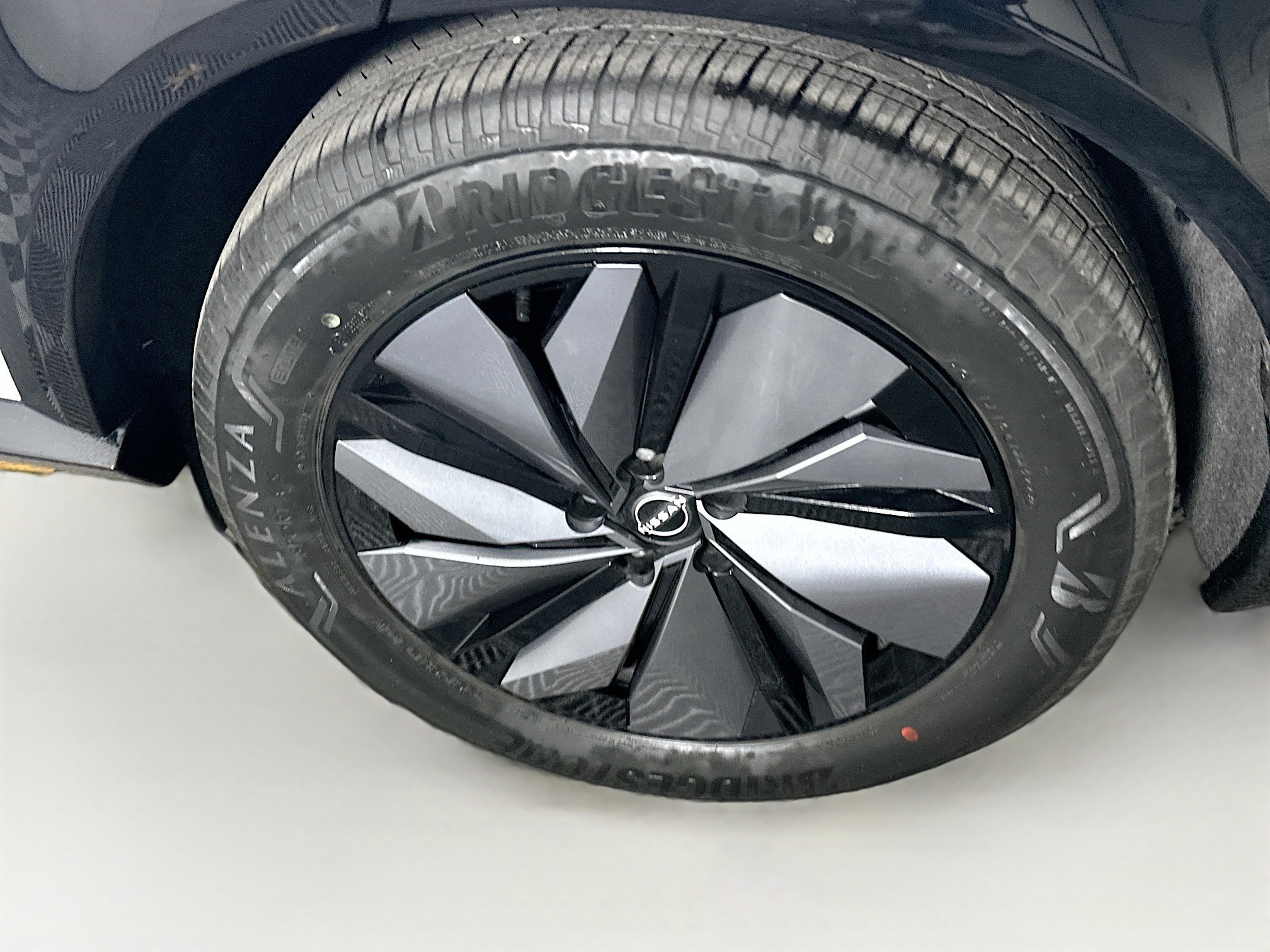 Used 2023 Nissan Ariya VENTURE+ image 11