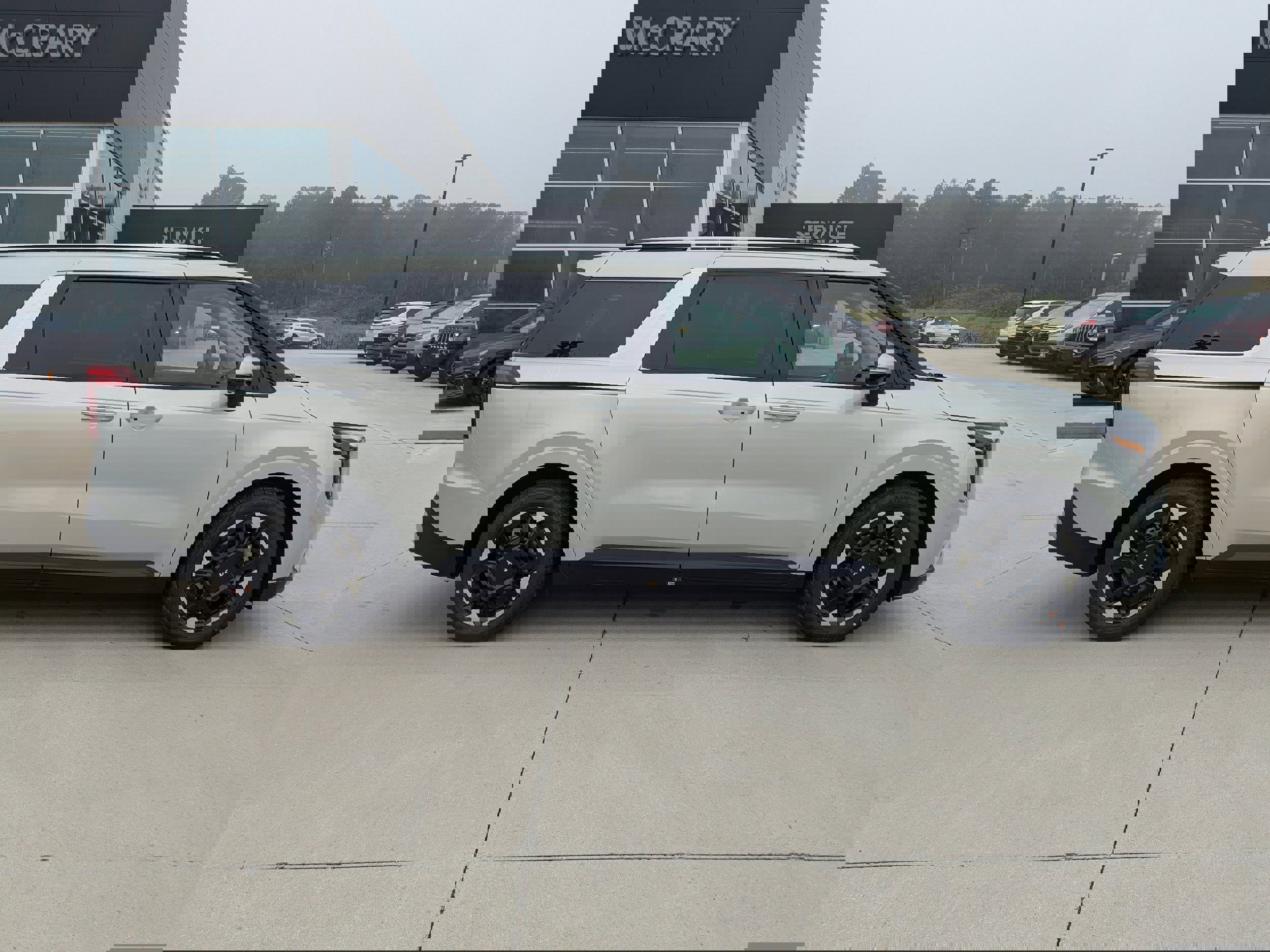 New 2026 Kia Carnival EX image 2