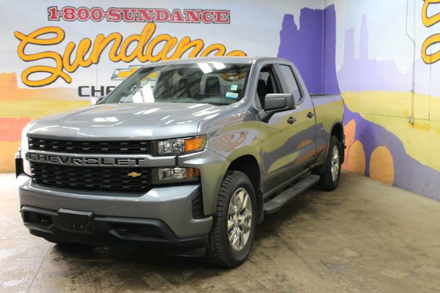 Used 2019 Chevrolet Silverado 1500 Custom w/ Custom Convenience Package AWD/4WD image 2