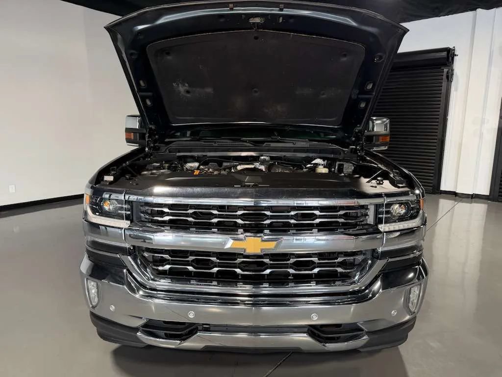 Used 2018 Chevrolet Silverado 1500 LTZ w/ LTZ Plus Package AWD/4WD image 8