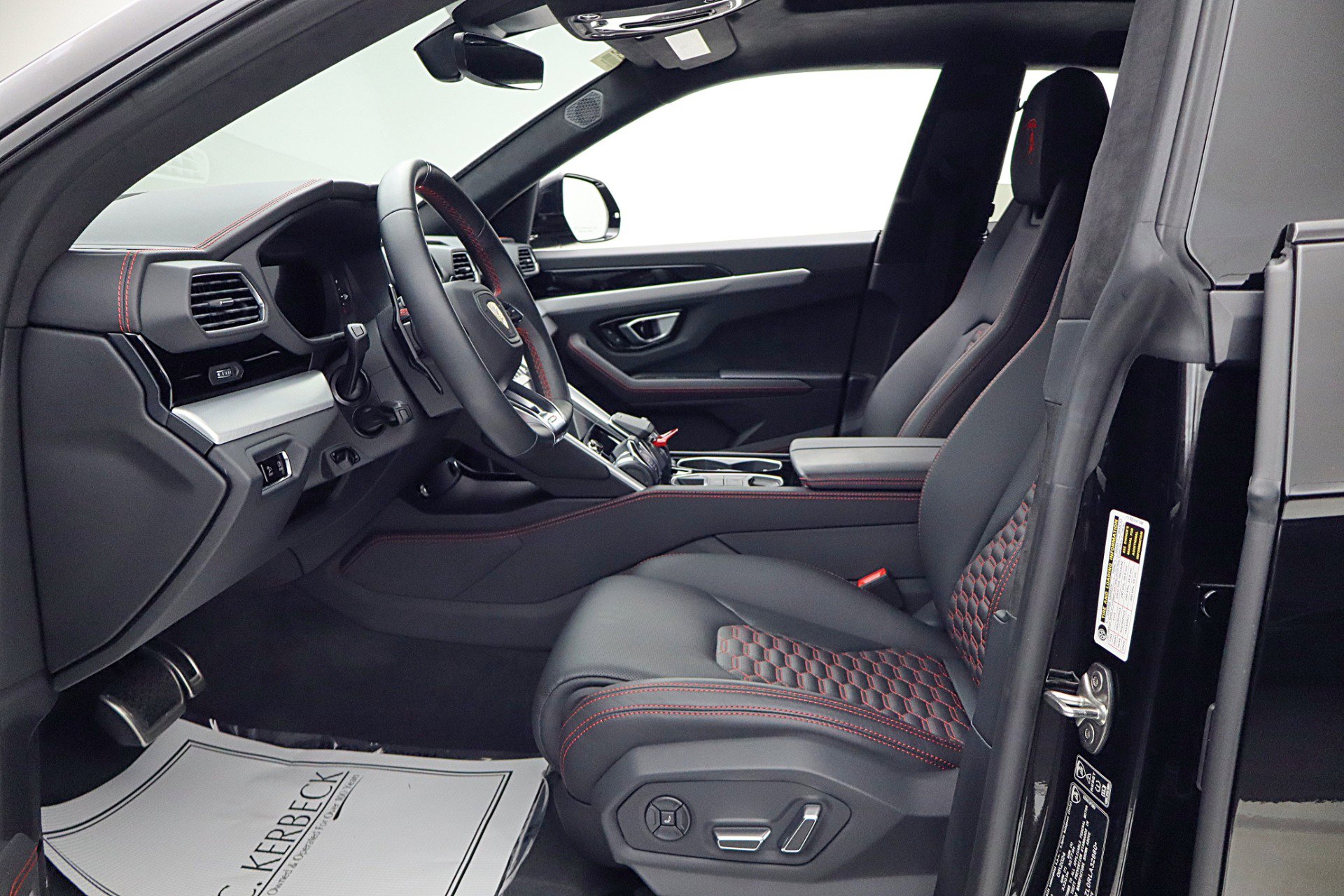 Used 2024 Lamborghini Urus S image 48