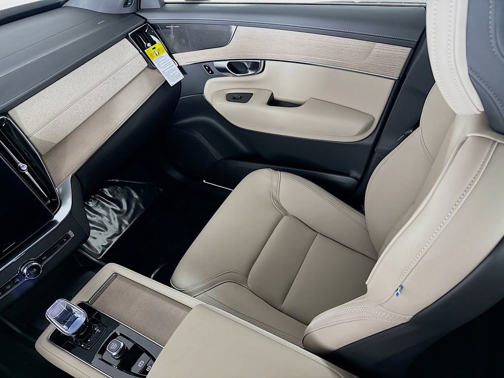 New 2026 Volvo XC90 B6 Plus w/ Protection Package Premier image 25
