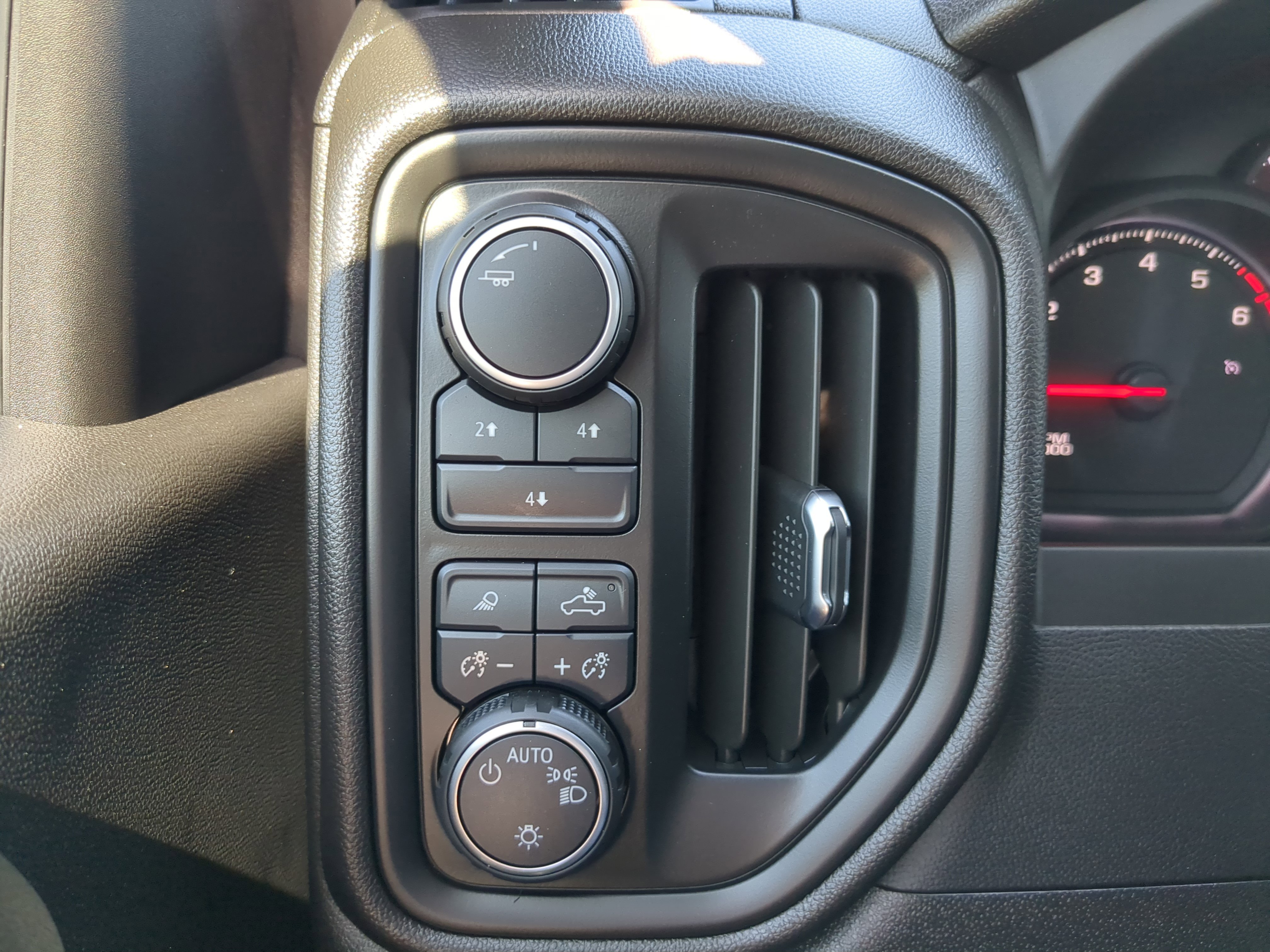 Certified 2025 Chevrolet Silverado 2500 Custom w/ Custom Value Package image 29