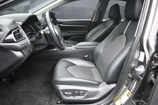 Used 2022 Toyota Camry SE FWD image 12