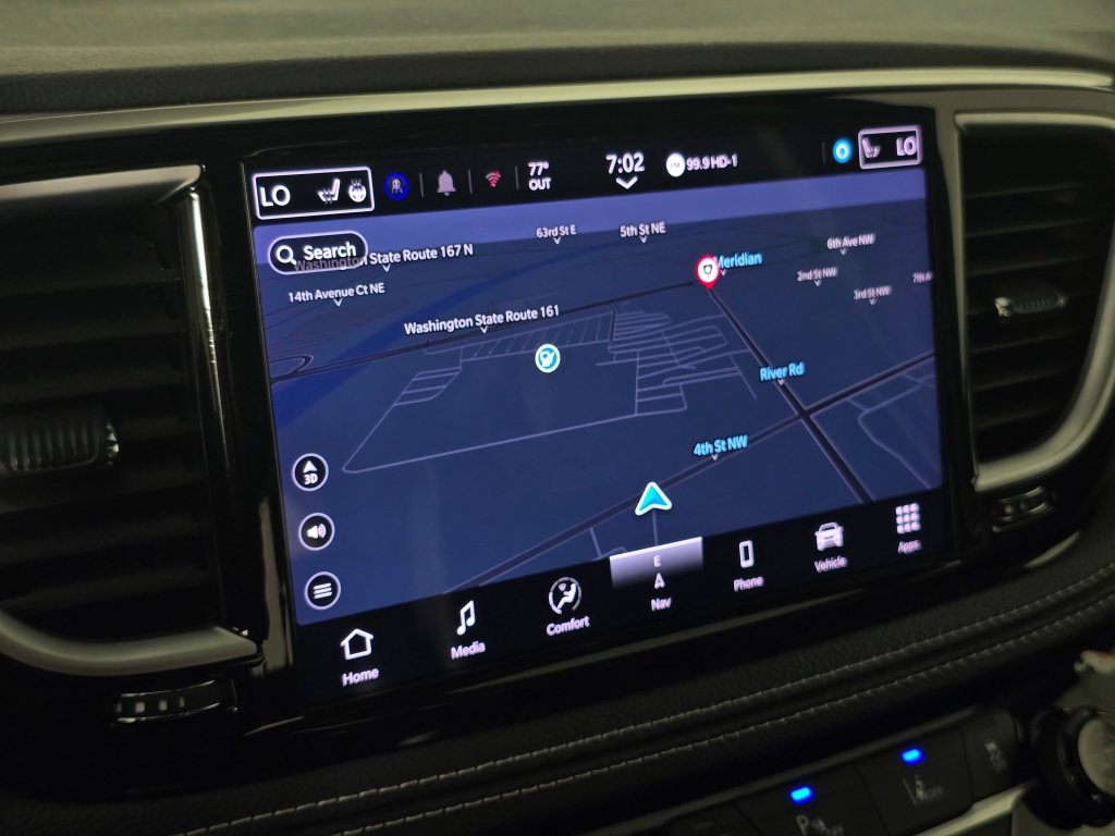 Used 2025 Chrysler Pacifica Limited FWD image 17