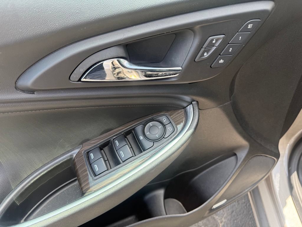 Used 2024 Chevrolet Malibu LT FWD image 12