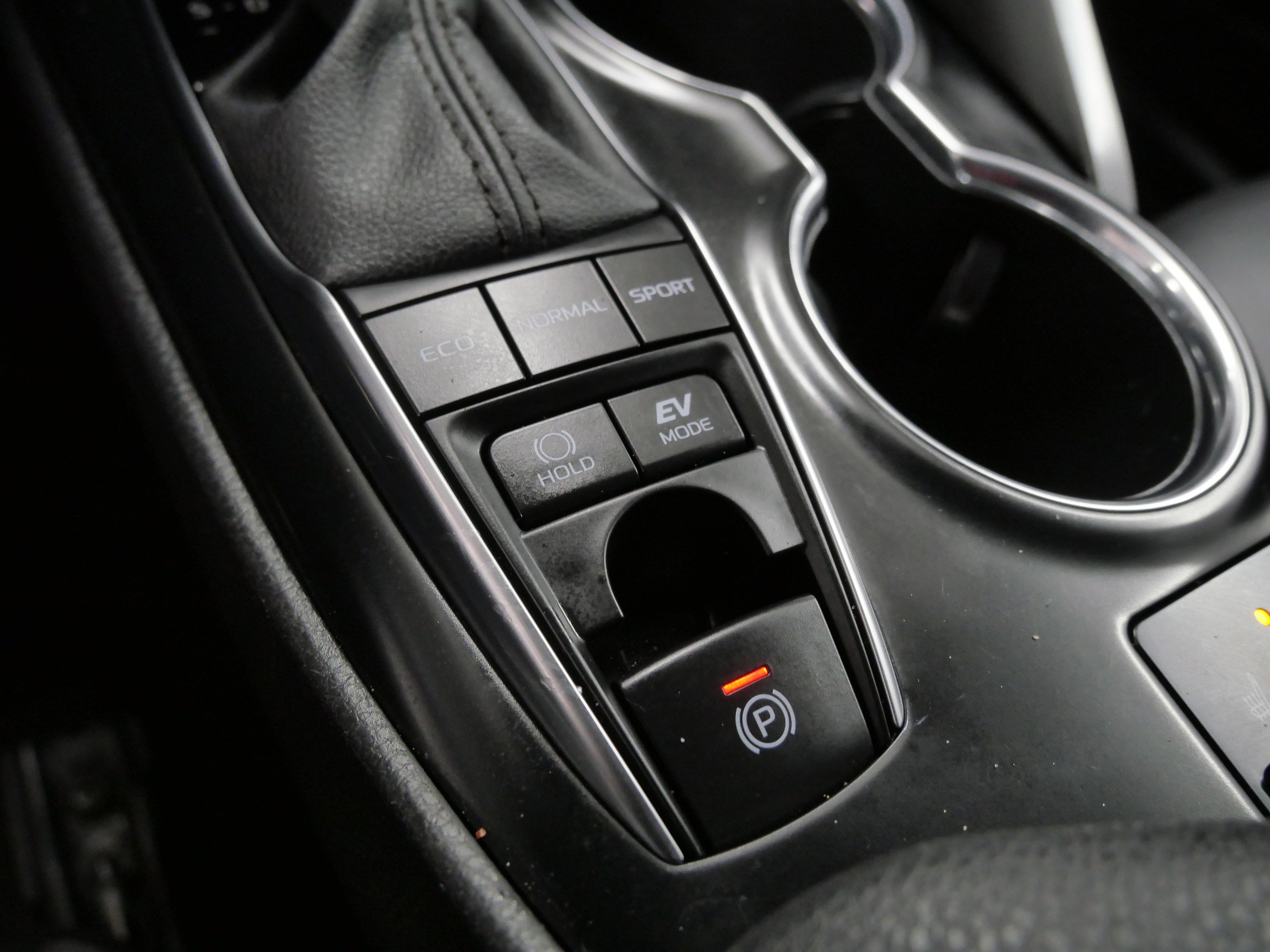 Certified 2020 Toyota Camry XLE image 31