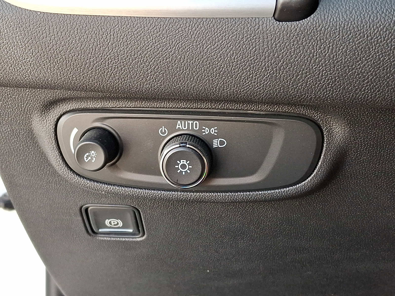 Used 2024 GMC Terrain SLE w/ Driver Convenience Package image 25