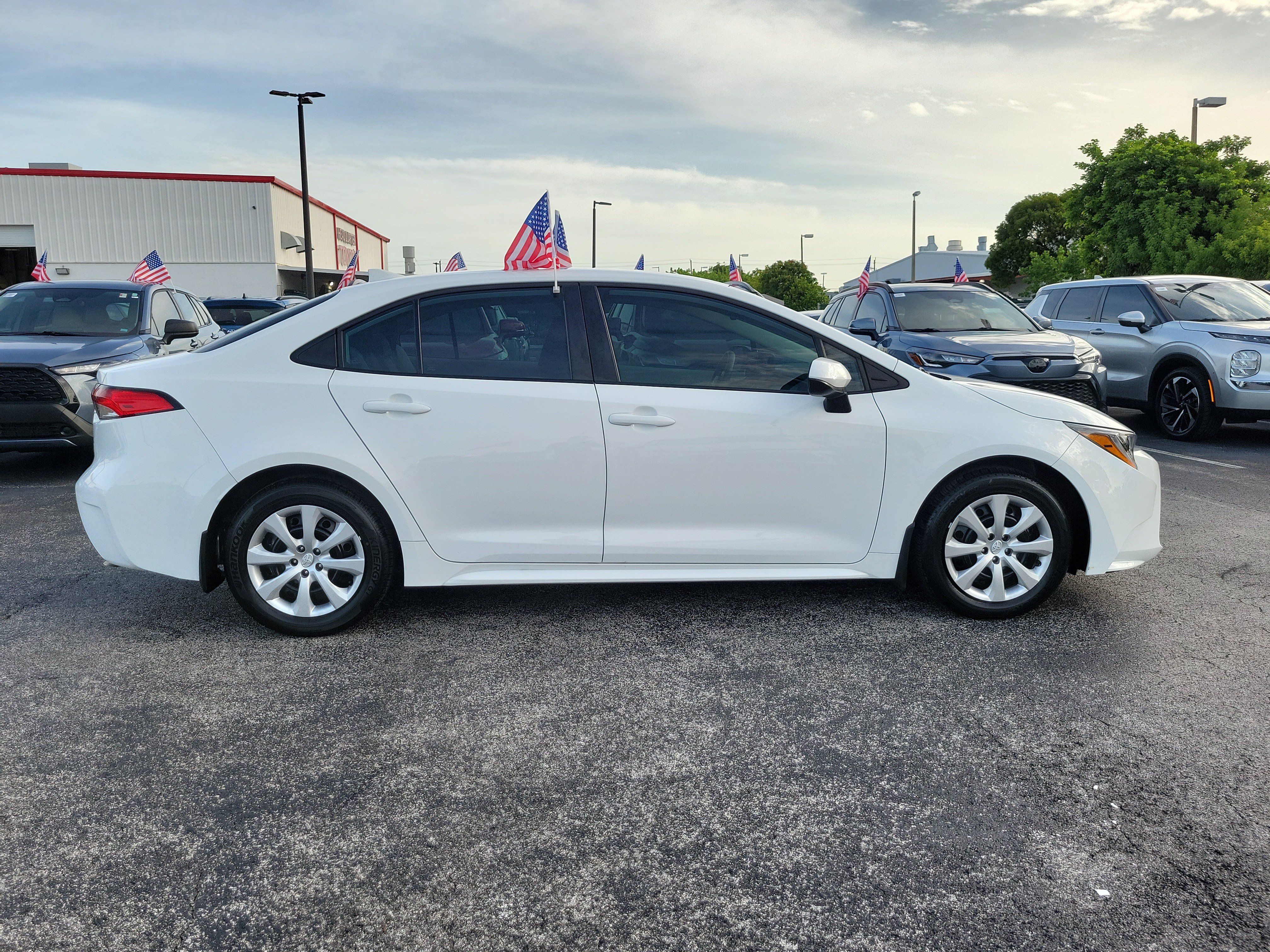 Used 2025 Toyota Corolla LE FWD image 13
