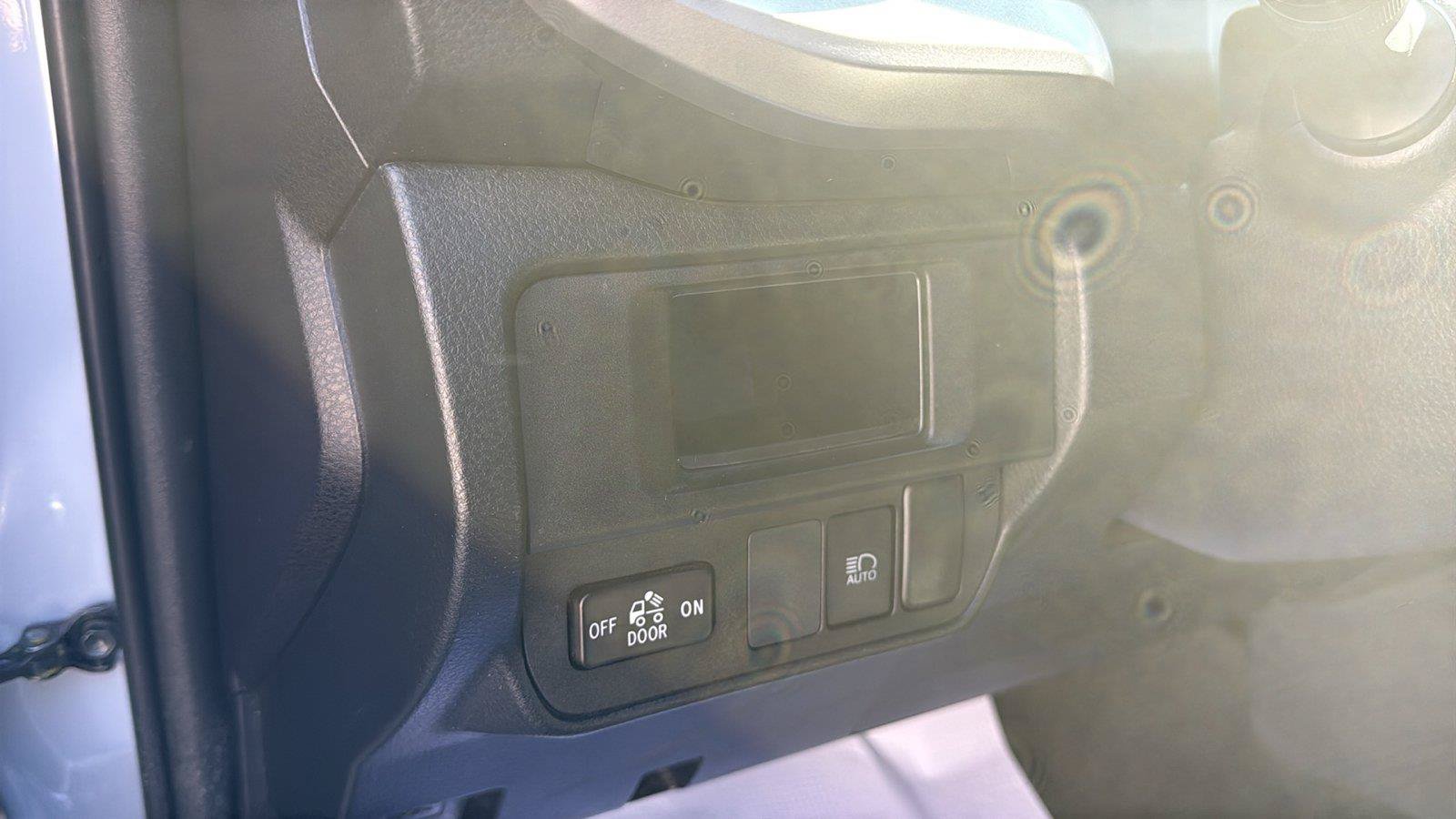 Used 2019 Toyota Tacoma SR5 AWD/4WD image 16