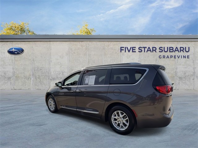 Used 2020 Chrysler Pacifica Touring-L image 6