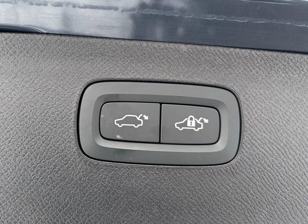 Certified 2024 Volvo XC90 B5 Core w/ Protection Package Premier image 24