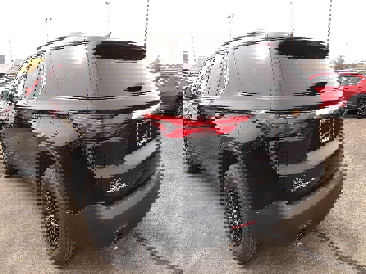 Used 2023 Chevrolet Traverse LT image 4