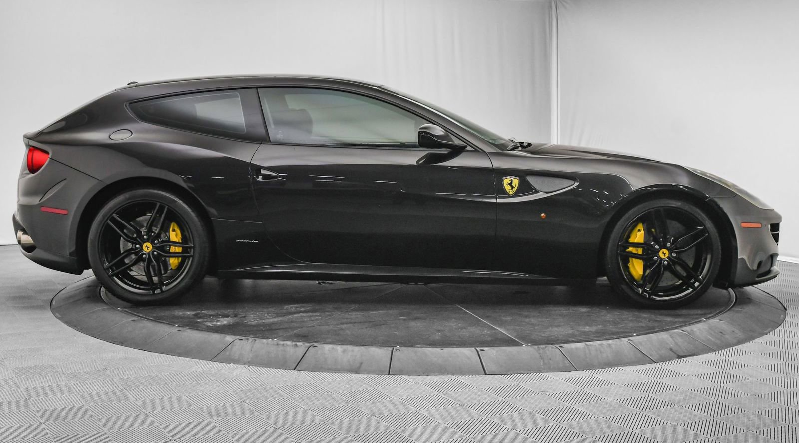 Used 2015 Ferrari FF image 10