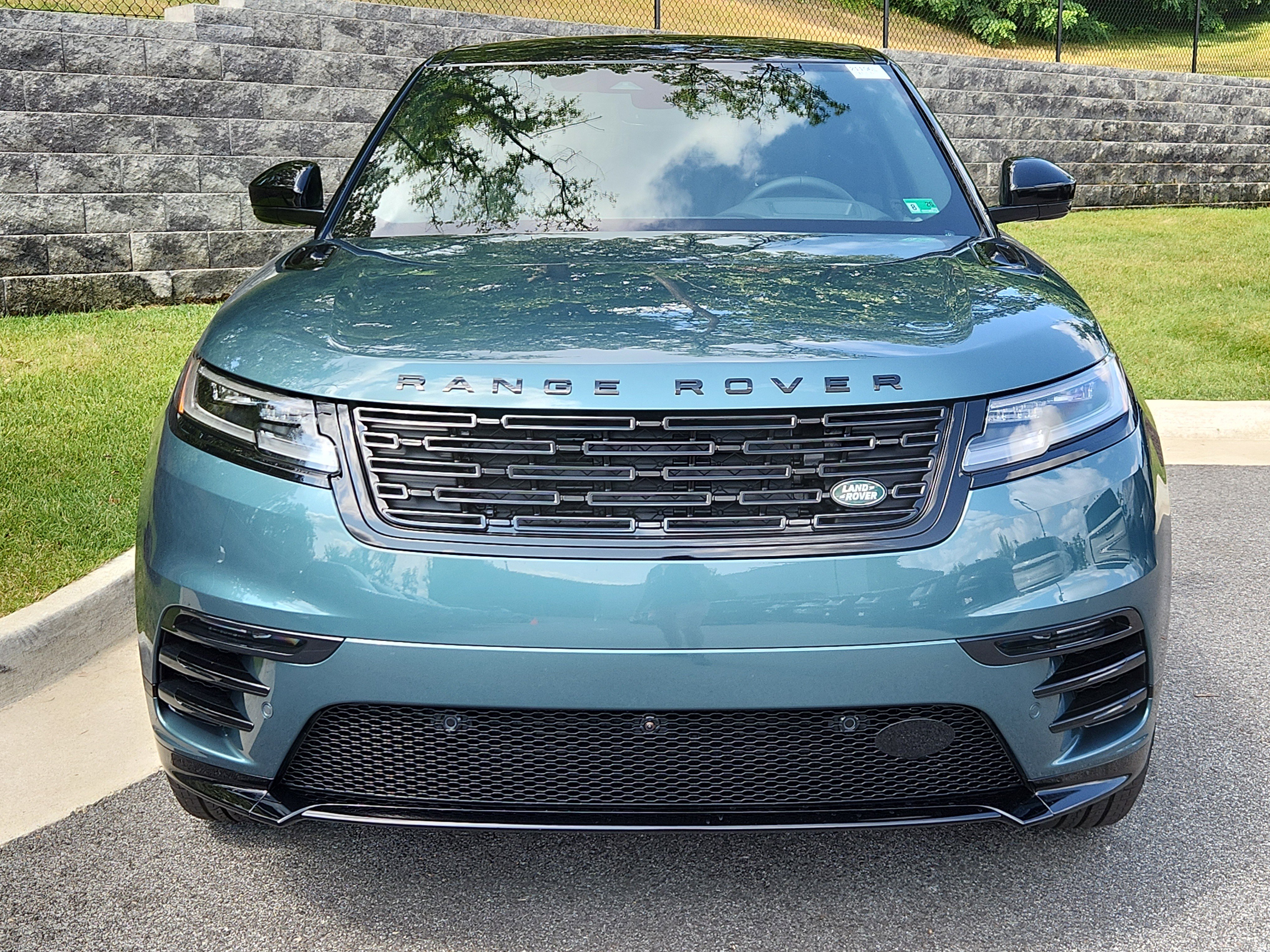 New 2026 Land Rover Range Rover Velar Dynamic SE image 8