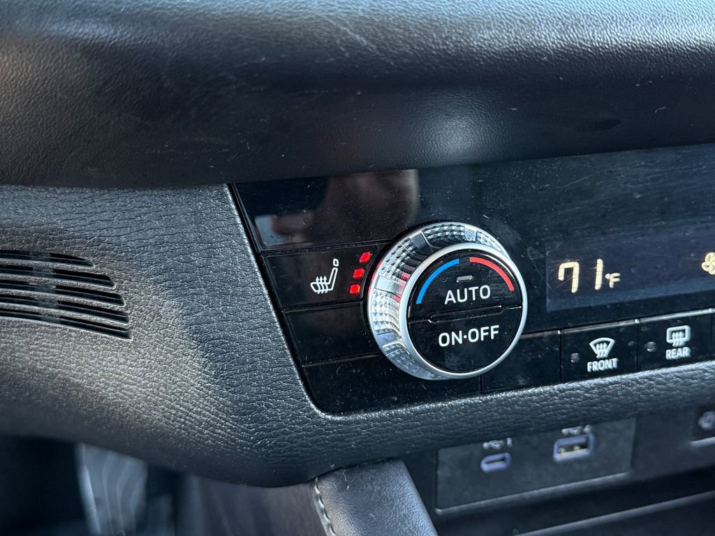 Used 2024 Mitsubishi Outlander SE image 27