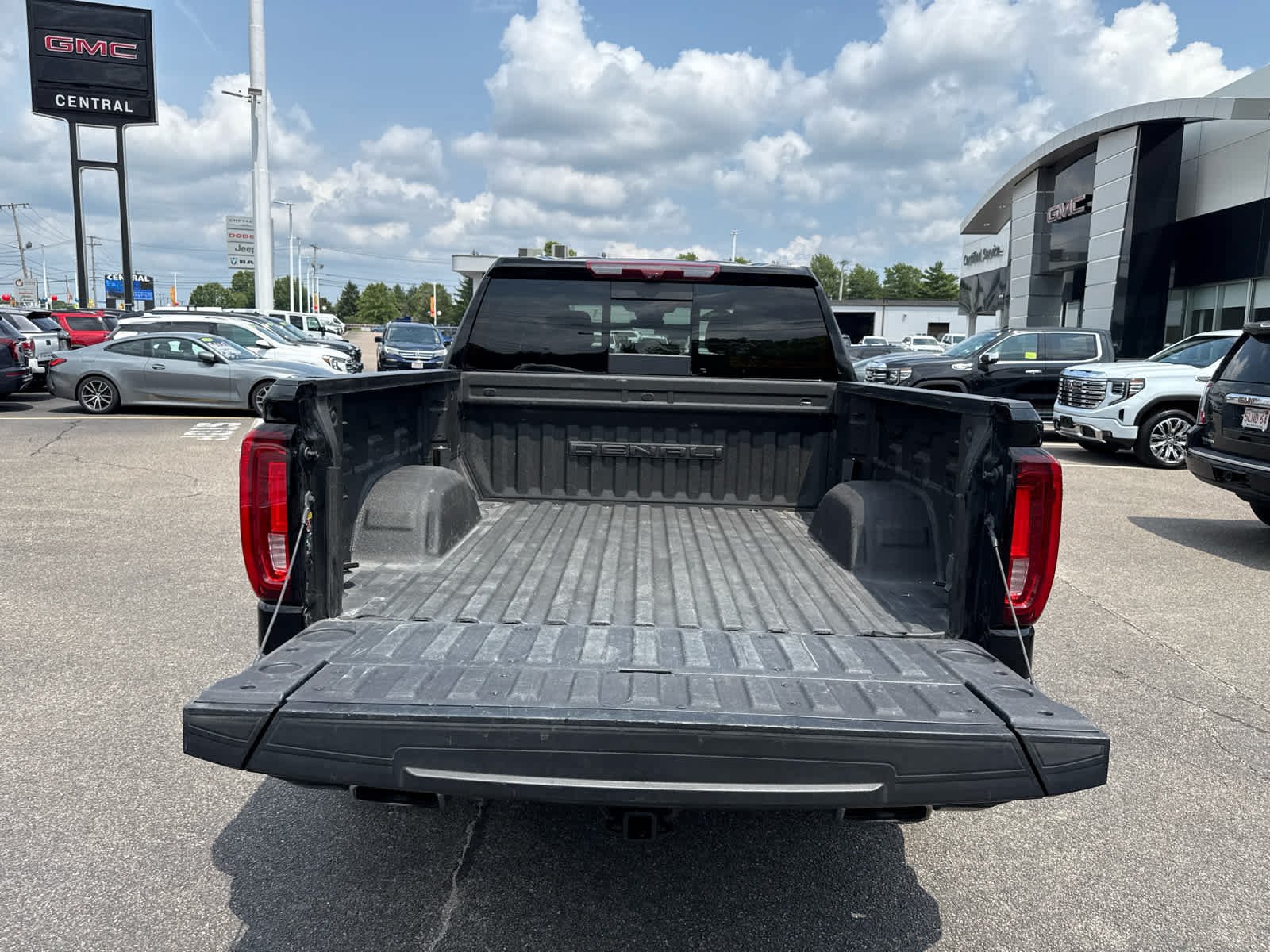 Certified 2023 GMC Sierra 1500 Denali w/ Denali Reserve Package AWD/4WD image 10