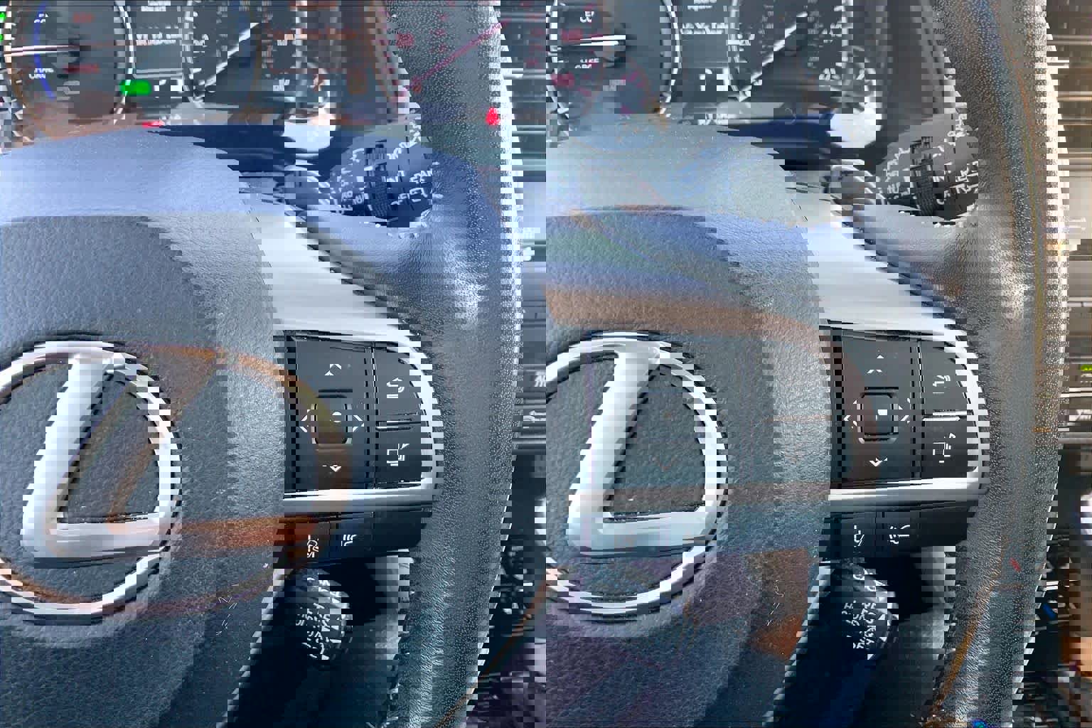 Used 2020 Lexus RX 450h AWD w/ Premium Package image 25