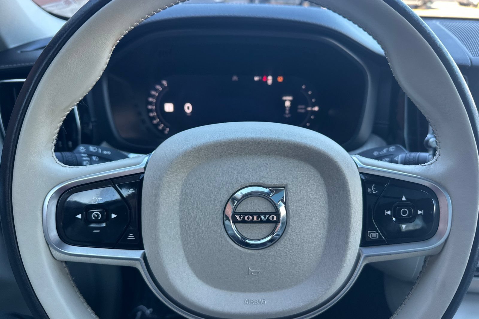 Certified 2024 Volvo XC60 T8 Ultimate w/ Protection Package Premier AWD/4WD image 26