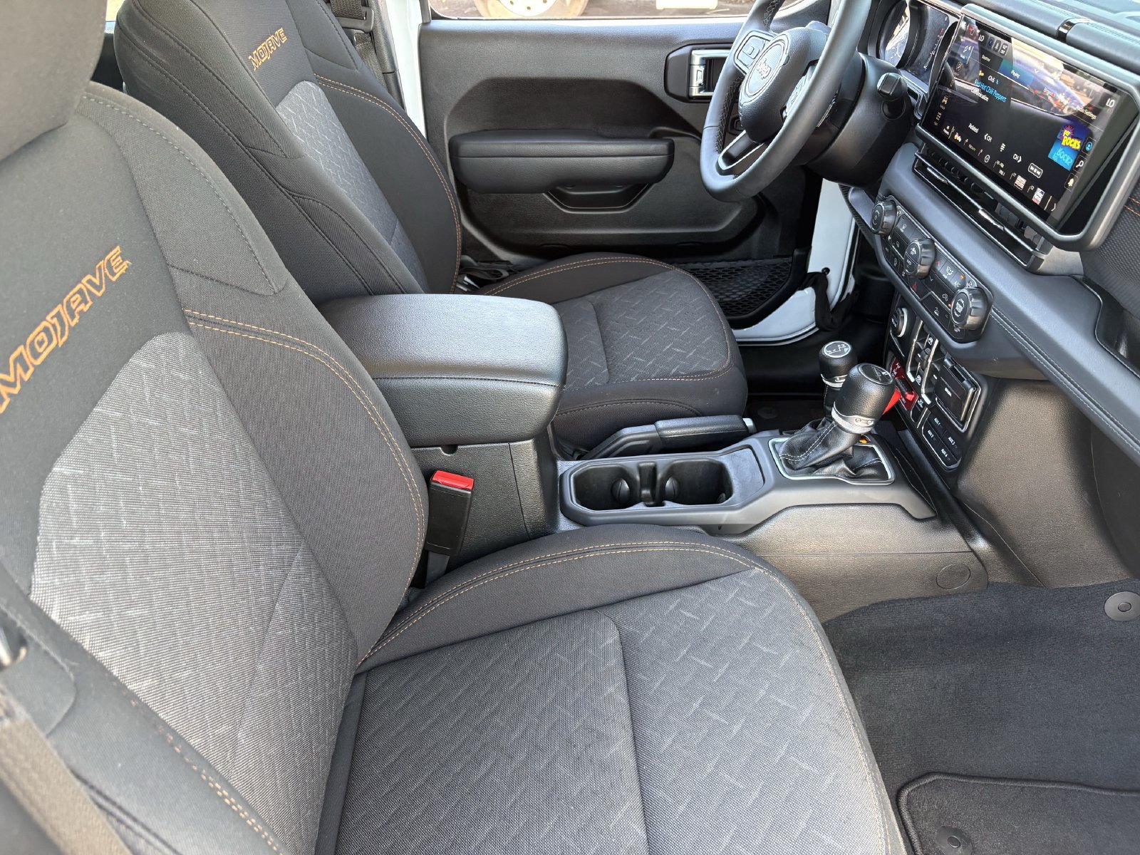Used 2026 Jeep Gladiator Mojave AWD/4WD image 13