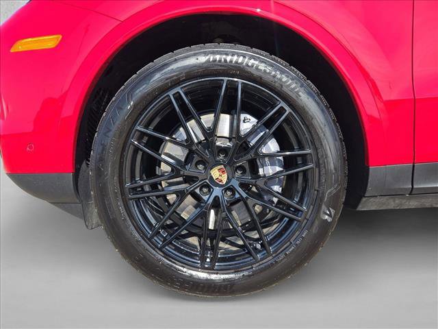 Used 2025 Porsche Cayenne Coupe image 24