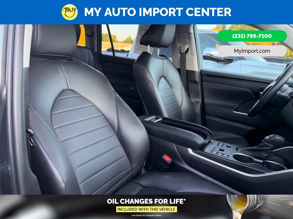 Used 2023 Toyota Highlander XLE AWD/4WD image 25