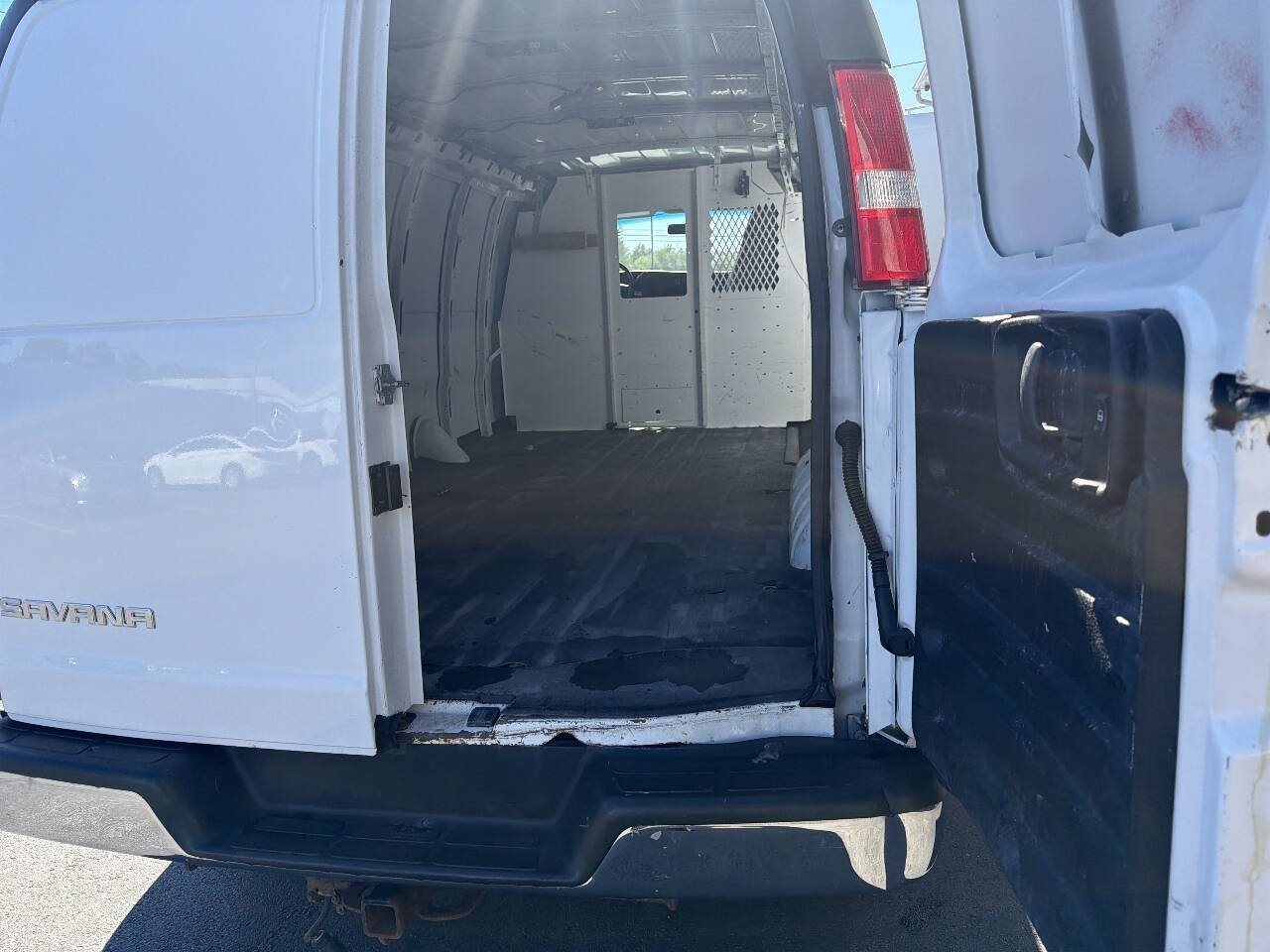 Used 2019 GMC Savana 3500 Extended w/ Chrome Appearance Package RWD image 11