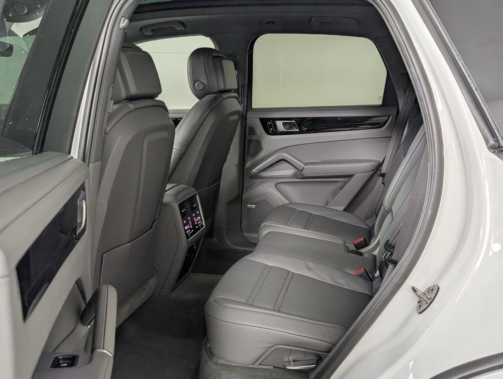 Used 2021 Porsche Cayenne S image 14
