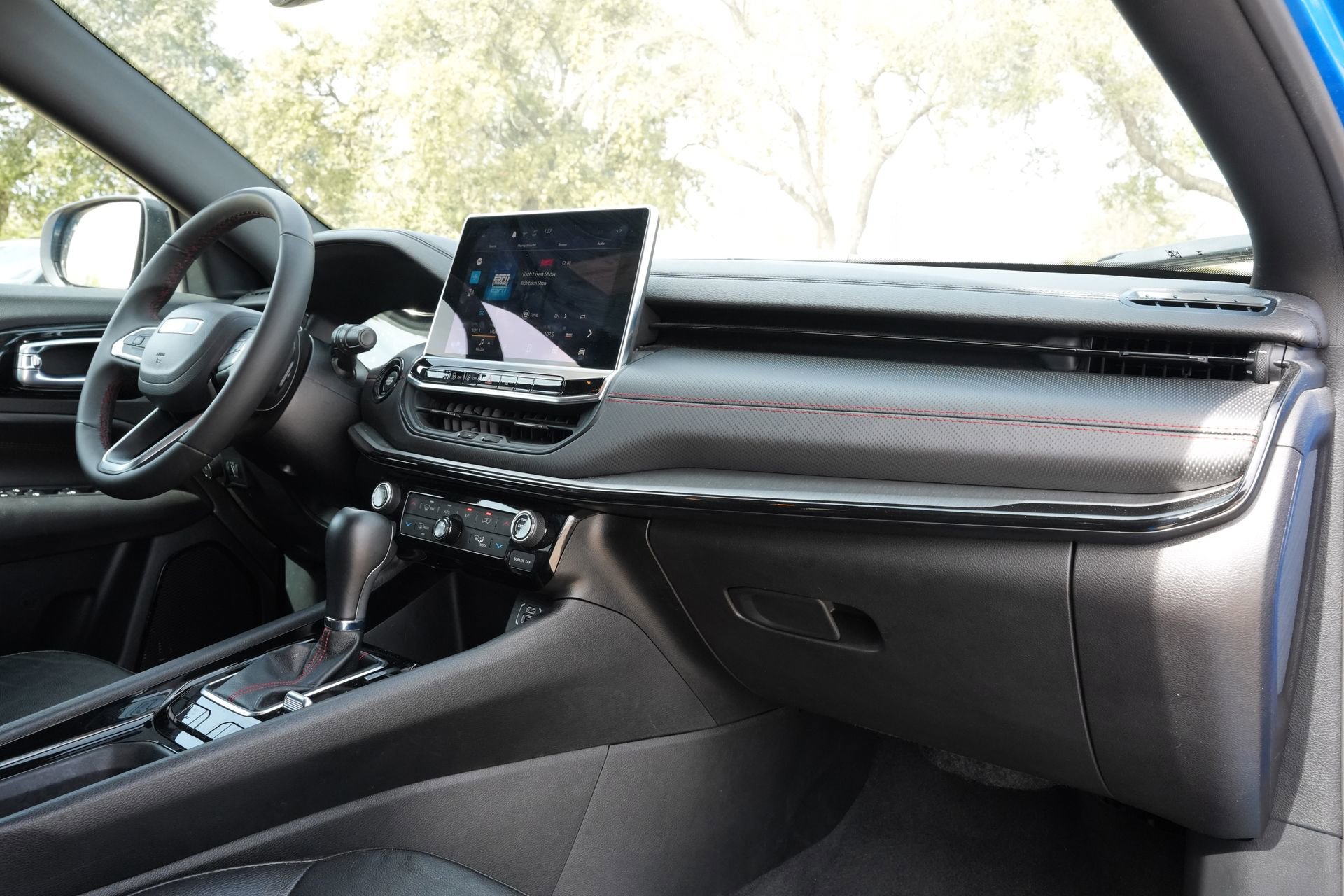 Used 2025 Jeep Compass Trailhawk image 26