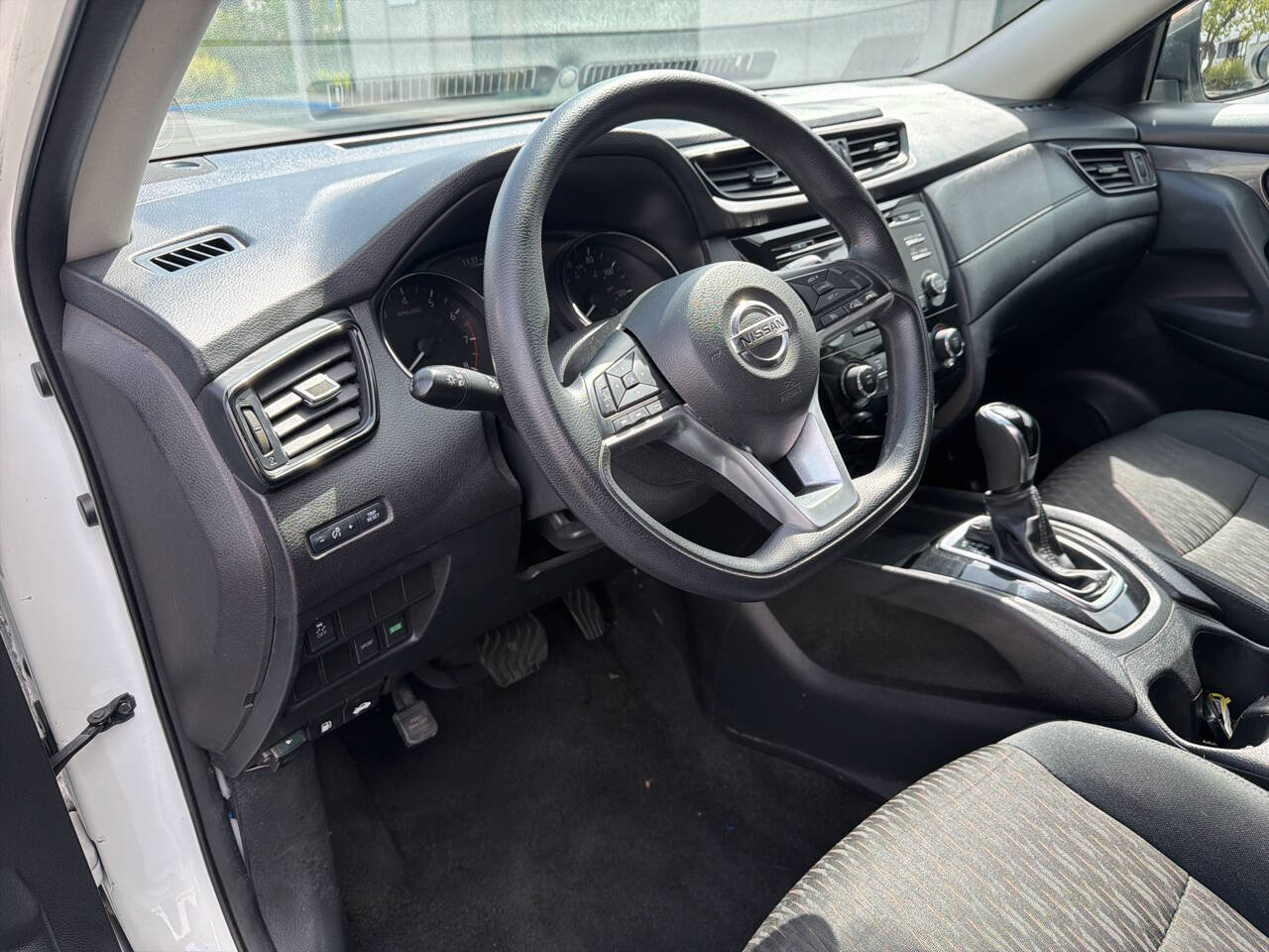 Used 2017 Nissan Rogue S FWD image 13