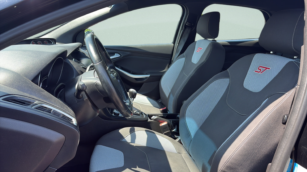 Used 2018 Ford Focus ST FWD image 9