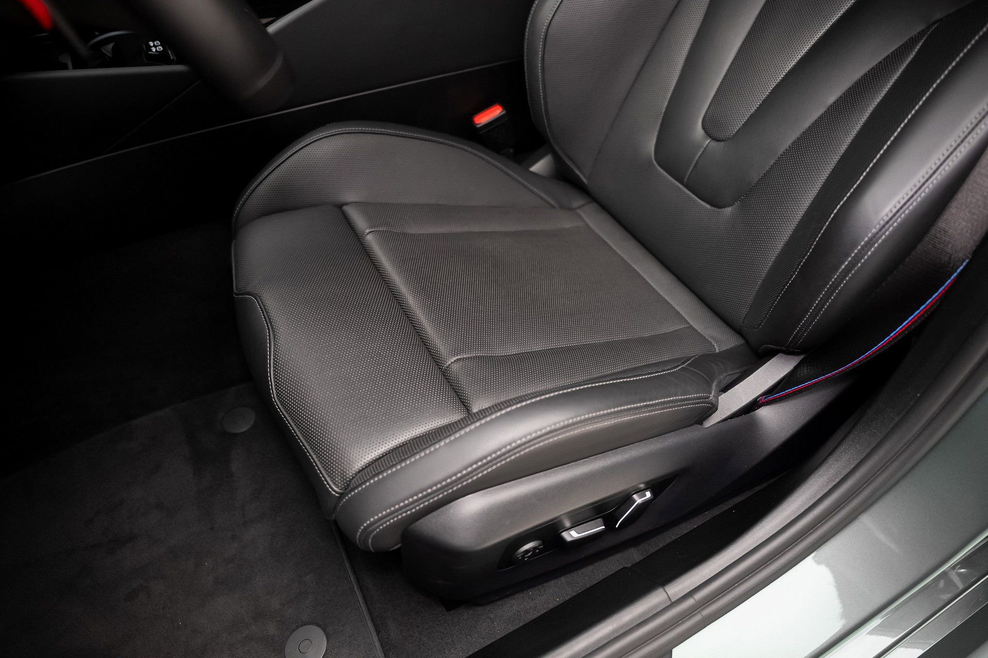 Used 2025 BMW M5 w/ Carbon Package image 67