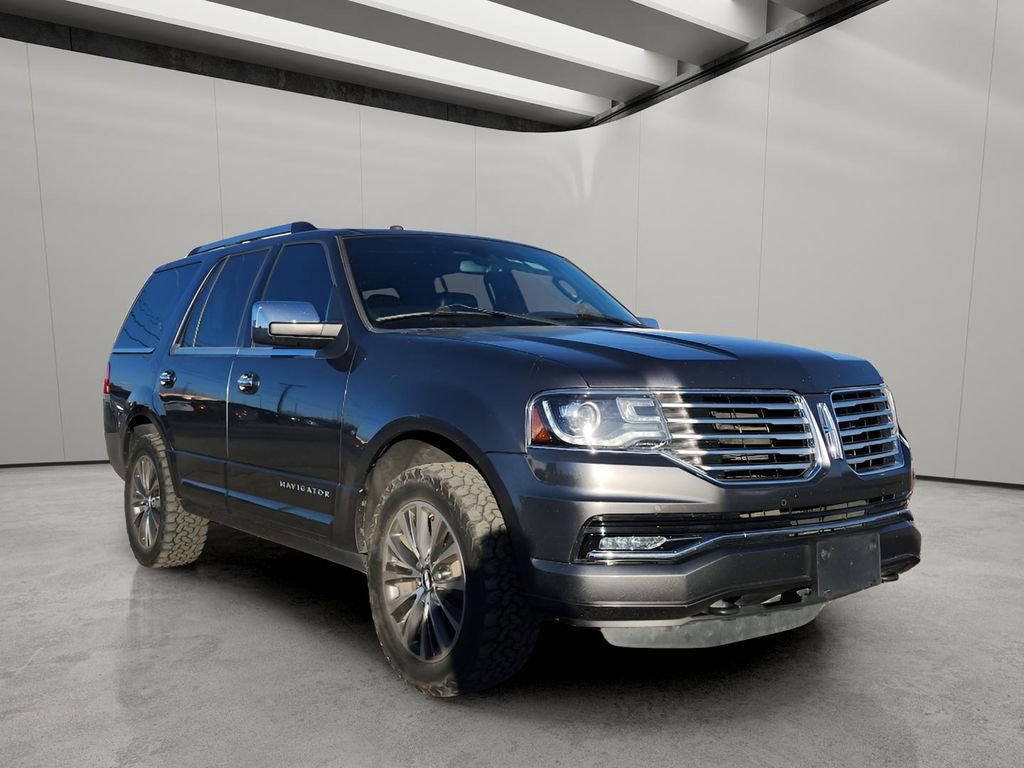 Used 2017 Lincoln Navigator Select image 3