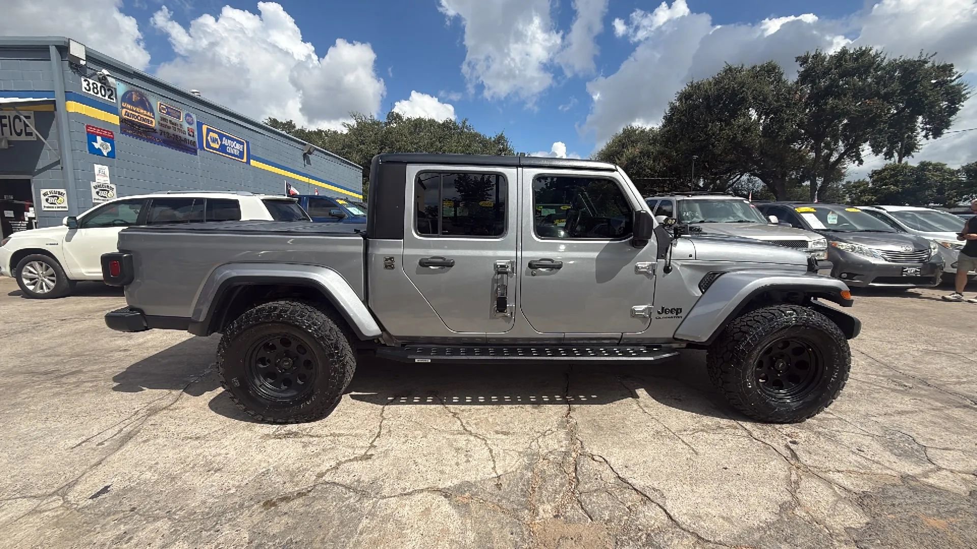 Used 2021 Jeep Gladiator Sport image 8